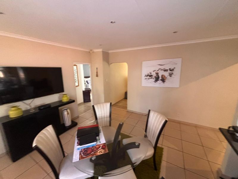 Spacious Family Townhouse To Rent in Secure Amberfield Estate, Hillcrest - Photo 2