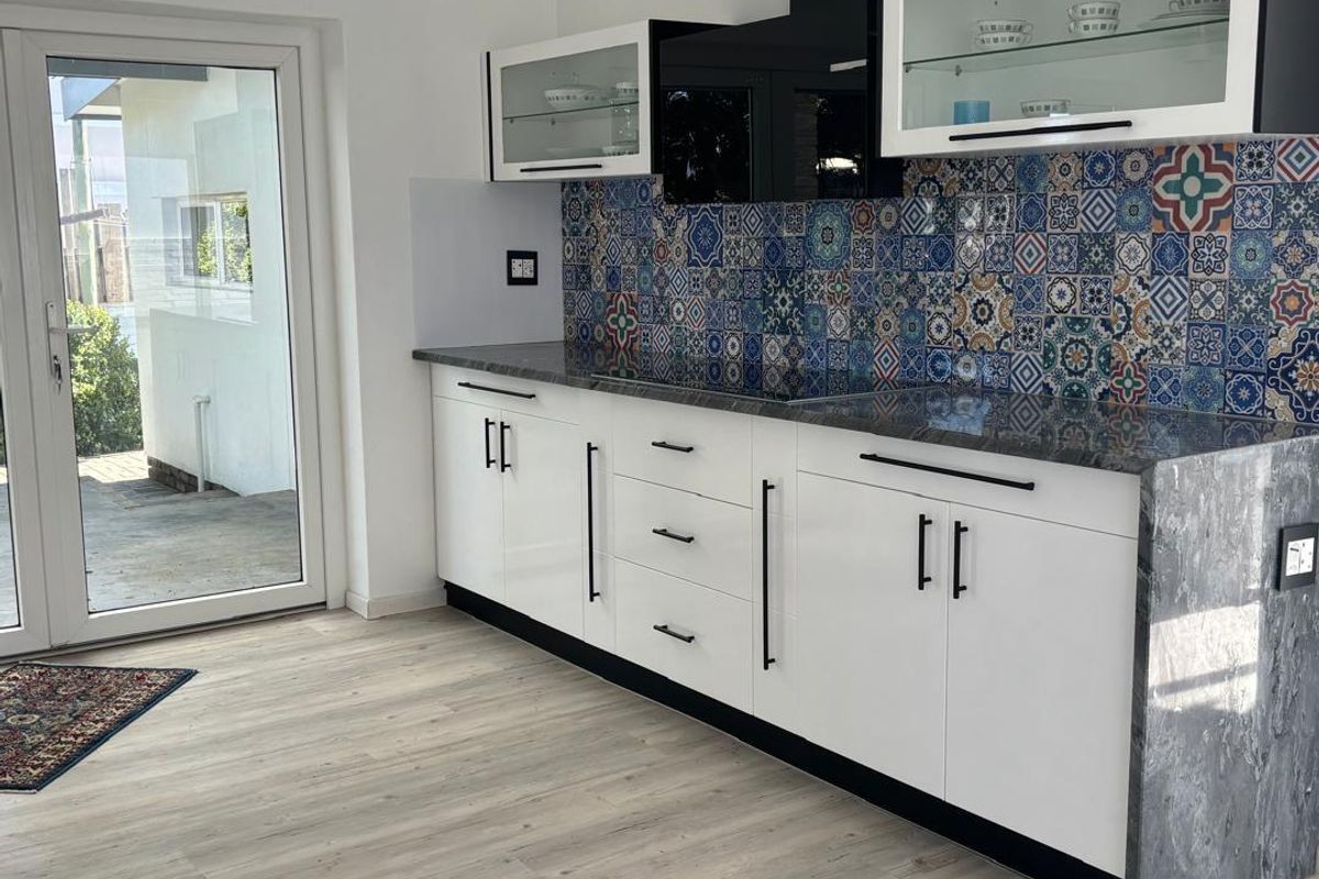 🏡 Exclusive 3 Bedroom Family Home with Separate Flat for sale in Vineta, Swakopmund. - Photo 5