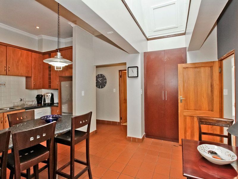 Executive Fully Furnished Pool Cottage! - Photo 2