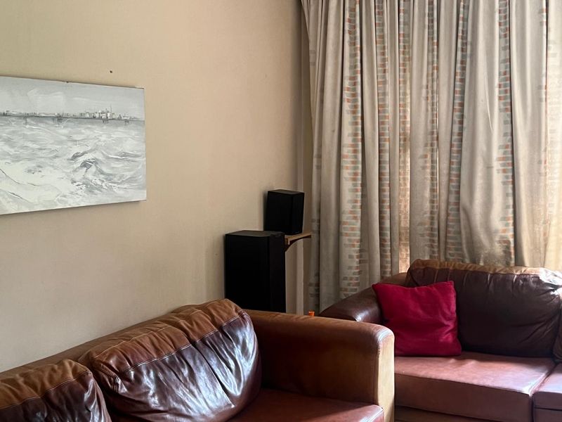 Location is key. Street appeal next and finally a flatlet. A must on your viewing list!!! - Photo 7