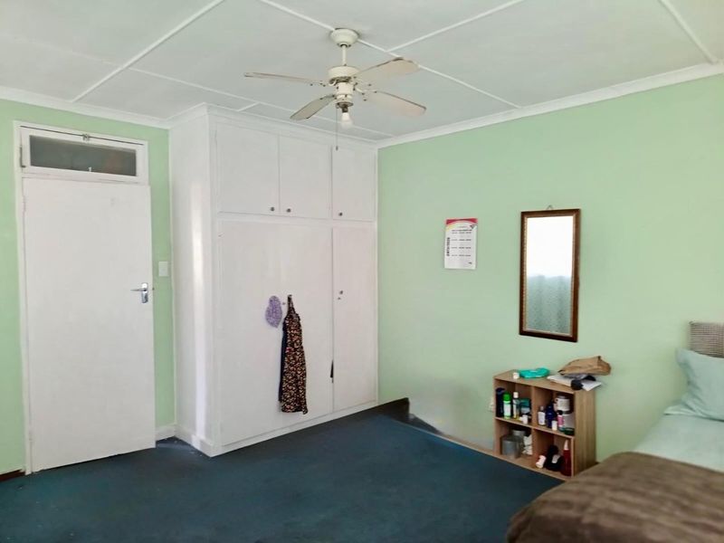 3 bedroom corner unit with a lock up garage in Montclair - Photo 6