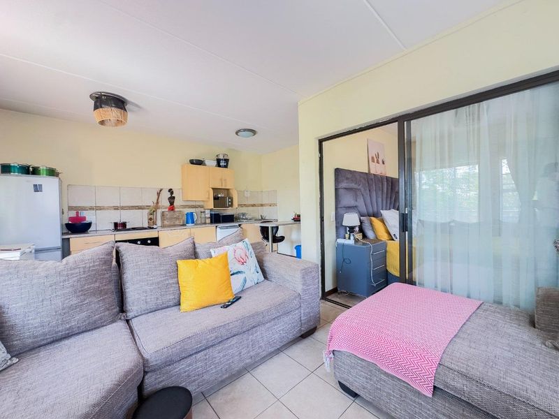 Smart Investment or Ideal First Purchase – 2-Bedroom Apartment with Balcony - Photo 2