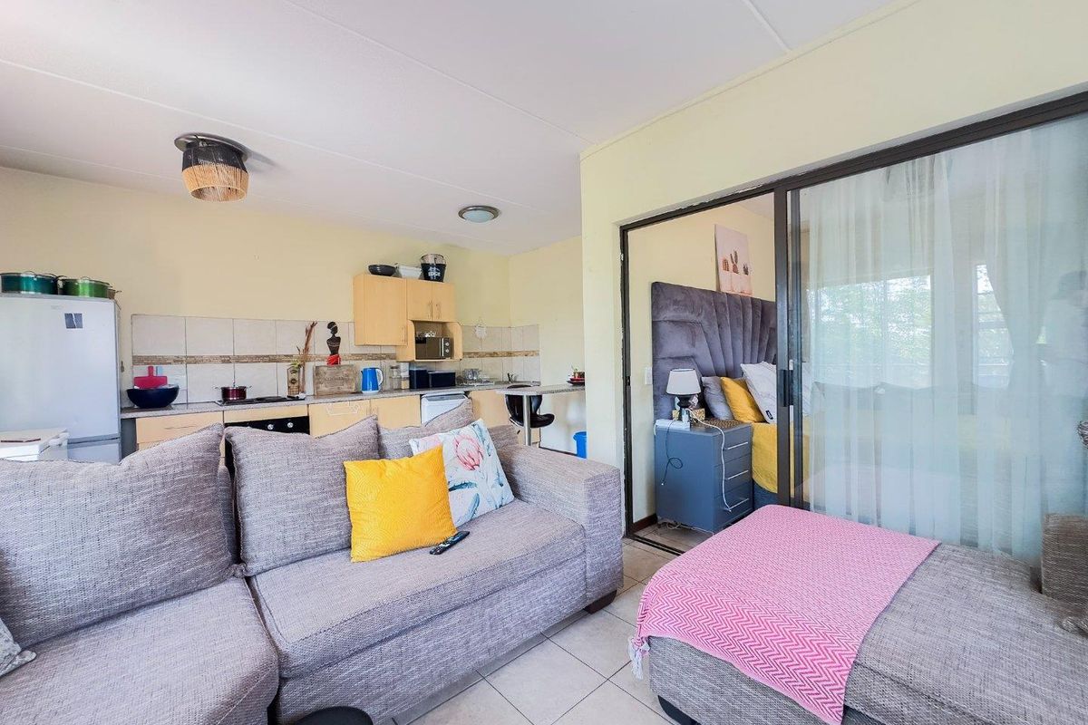 Smart Investment or Ideal First Purchase – 2-Bedroom Apartment with Balcony - Photo 2