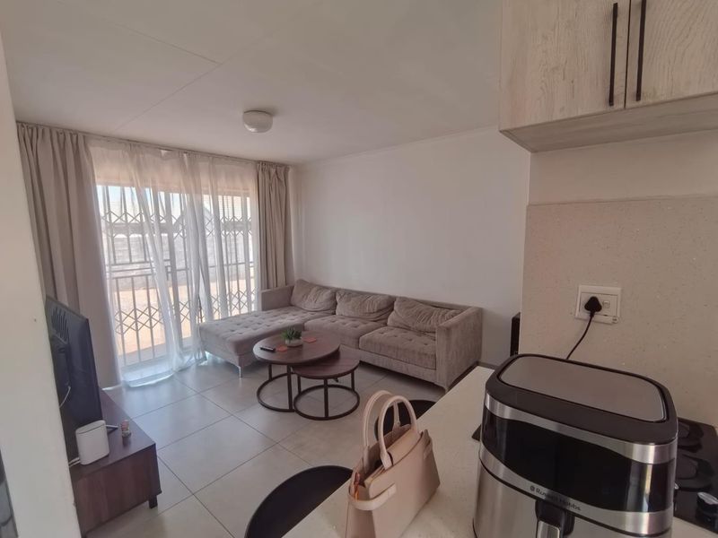 Three Bedroom House for Sale - Photo 7