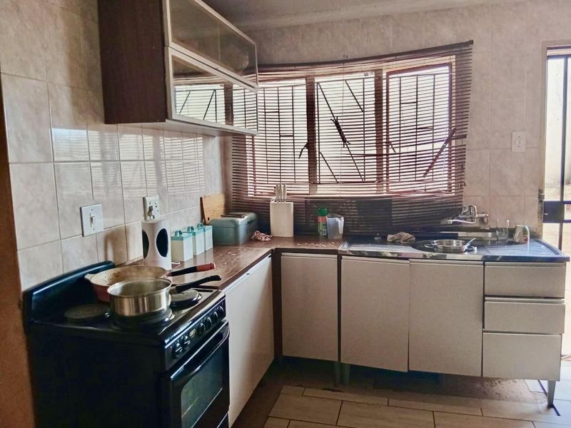 3 Bedroom house on the market - Photo 3