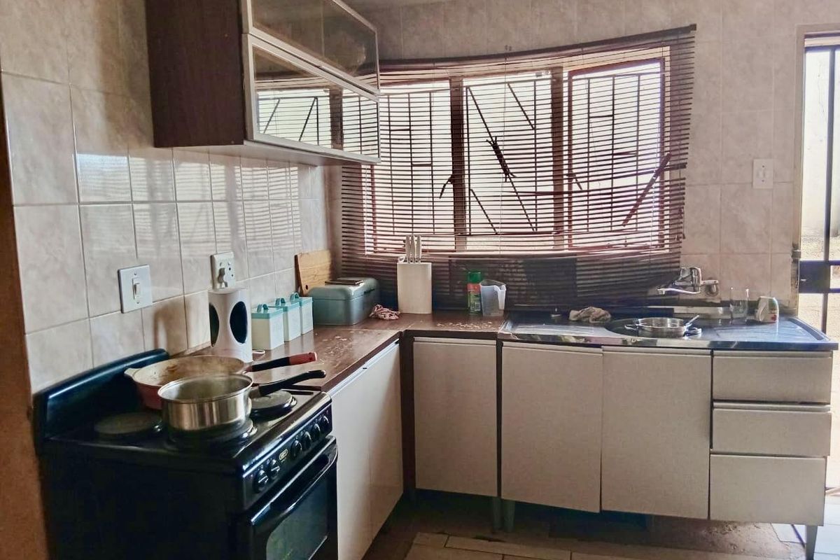 3 Bedroom house on the market - Photo 3