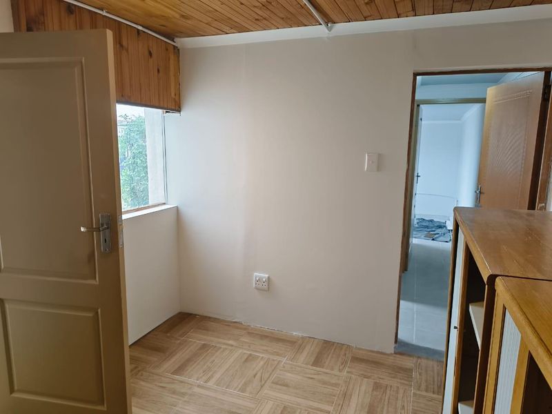 Three-bedroom Garden cottage with small garden to rent. - Photo 7