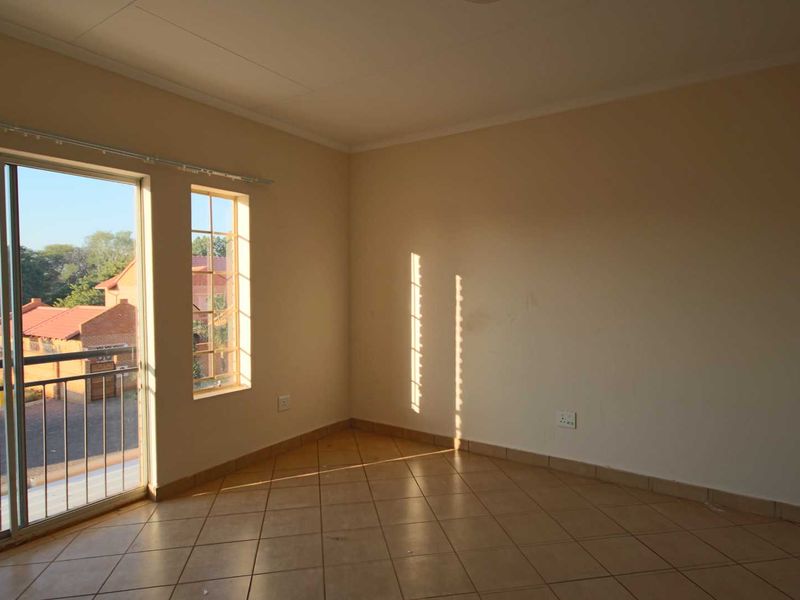 Spacious & Modern Montana Duplex - Nathan Park: 3 Beds, 2.5 Baths, Stunning Finishes - Photo 9