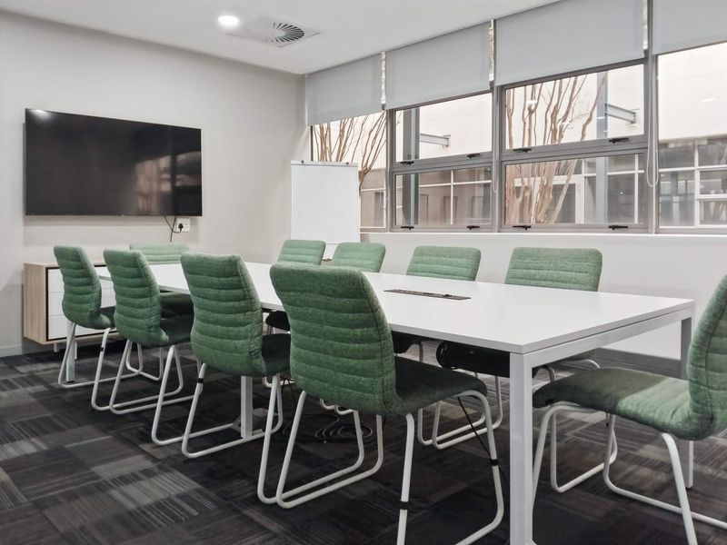 Serviced office space for 15 persons in Regus Craddock Square Rosebank - Photo 6