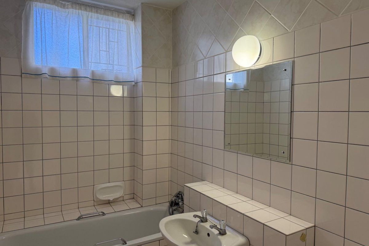 Bright 2-Bed Apartment with Balcony - Photo 5