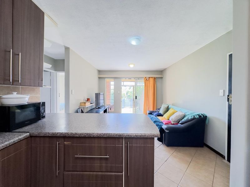 2 Bedroom Townhouse with a Private Garden - Photo 7