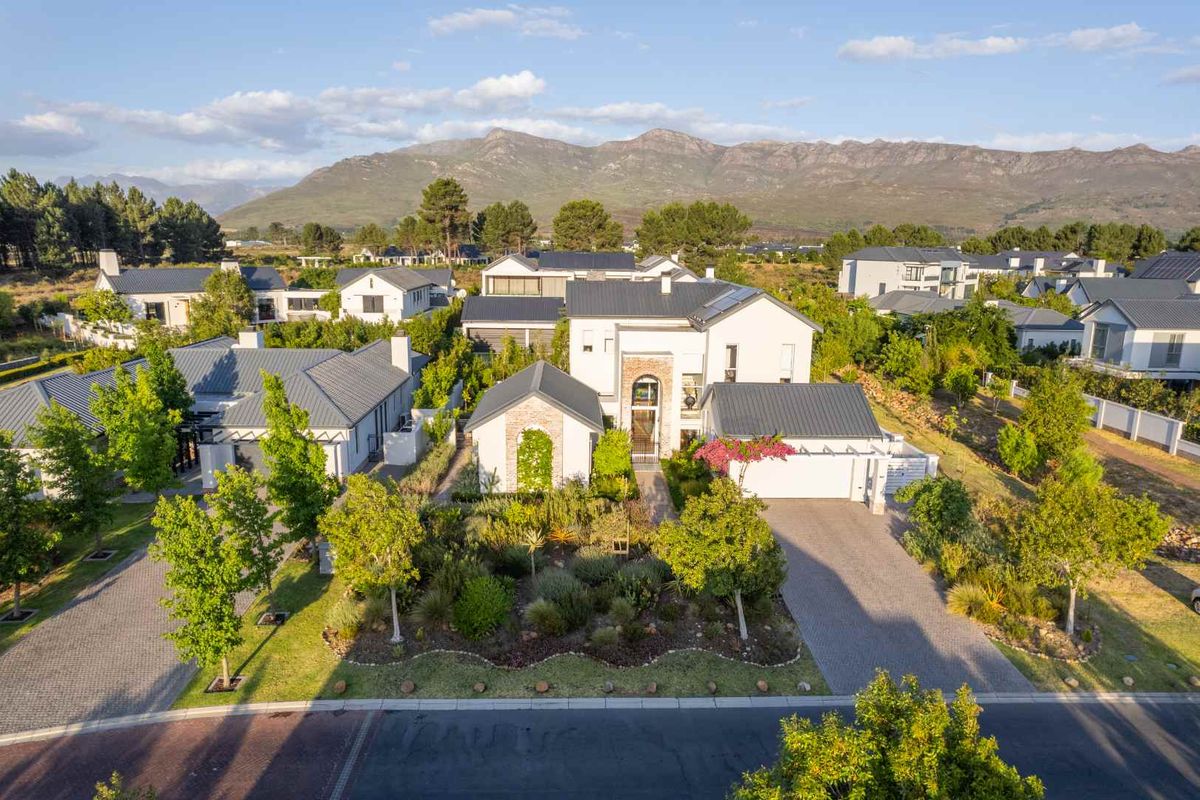 A Stylish Winelands Home with Character and Premium Finishes on Val de Vie Estate - Photo 2