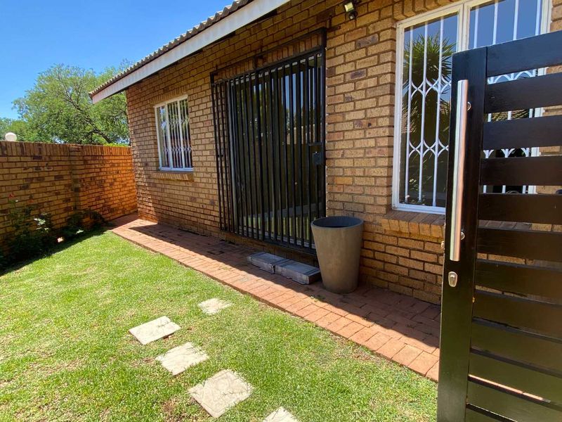 2 Bedroom Townhouse in Highveld. - Photo 5
