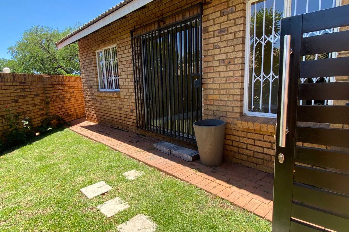 2 Bedroom Townhouse in Highveld. - Photo 5