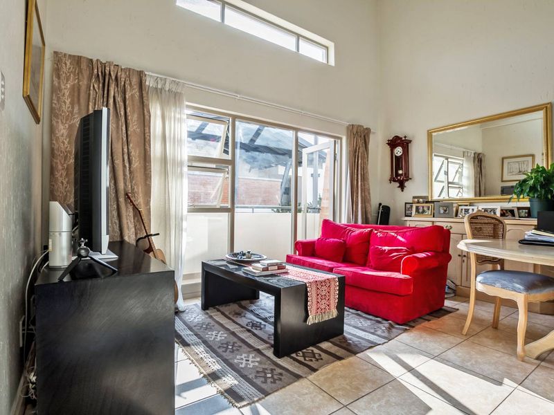 TOP FLOOR APARTMENT IN THE BOUNDARY LONEHILL AREAS - Photo 2