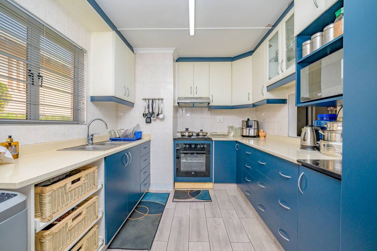 2 Bed Simplex in Secure Complex - Photo 5