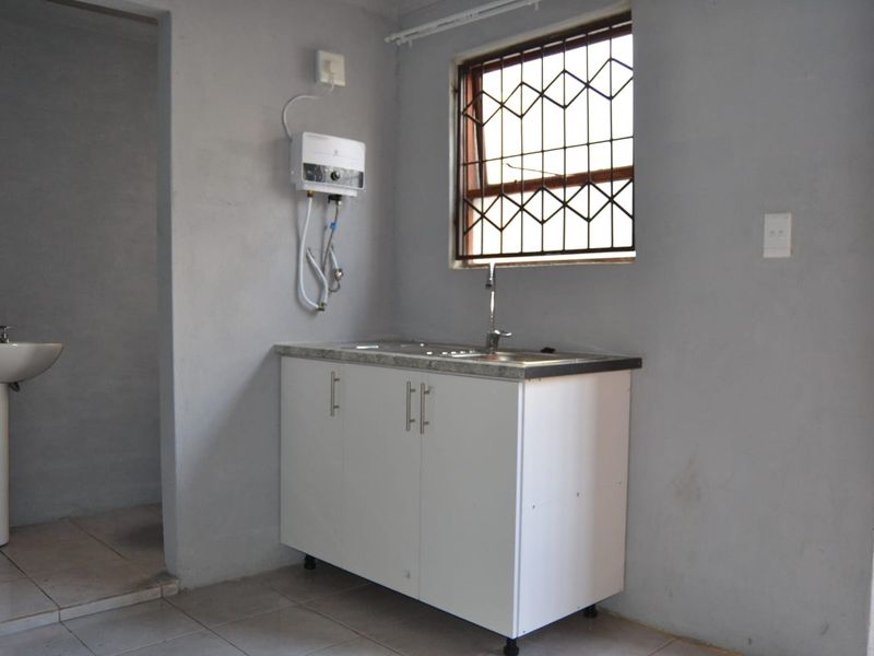 Charming Flat for Rent in Ilitha Park, Khayelitsha - Photo 5