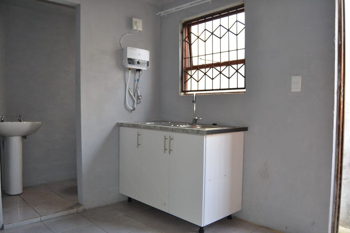 Charming Flat for Rent in Ilitha Park, Khayelitsha - Photo 5