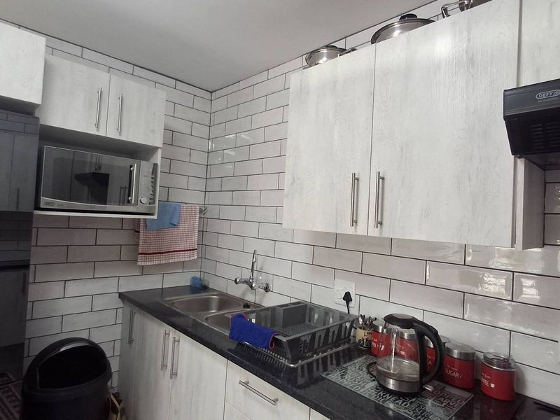 Charming 2-Bed Home in Secure Kalahari Villas - Photo 8