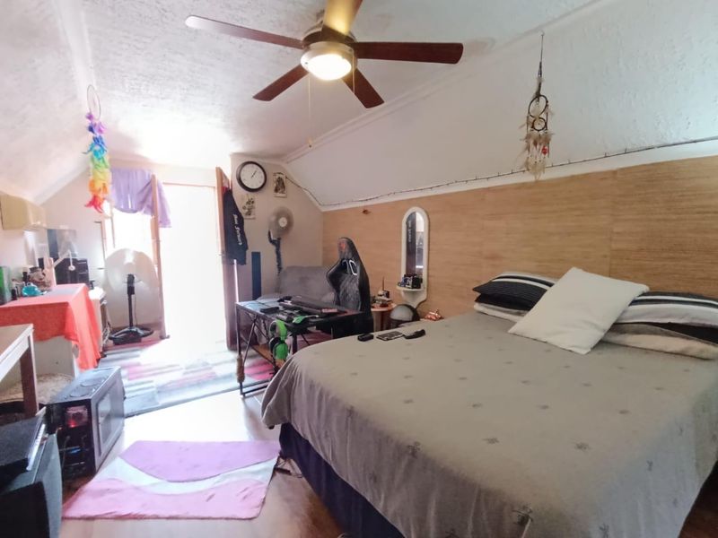 Discover Your Dream Home in Escombe! - Photo 10