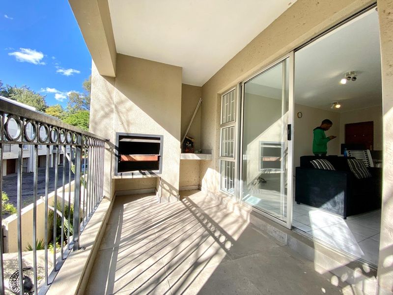LOVELY SPACIOUS ONE BED NEAR HYDE PARK SHOPPING CENTRE - Photo 4