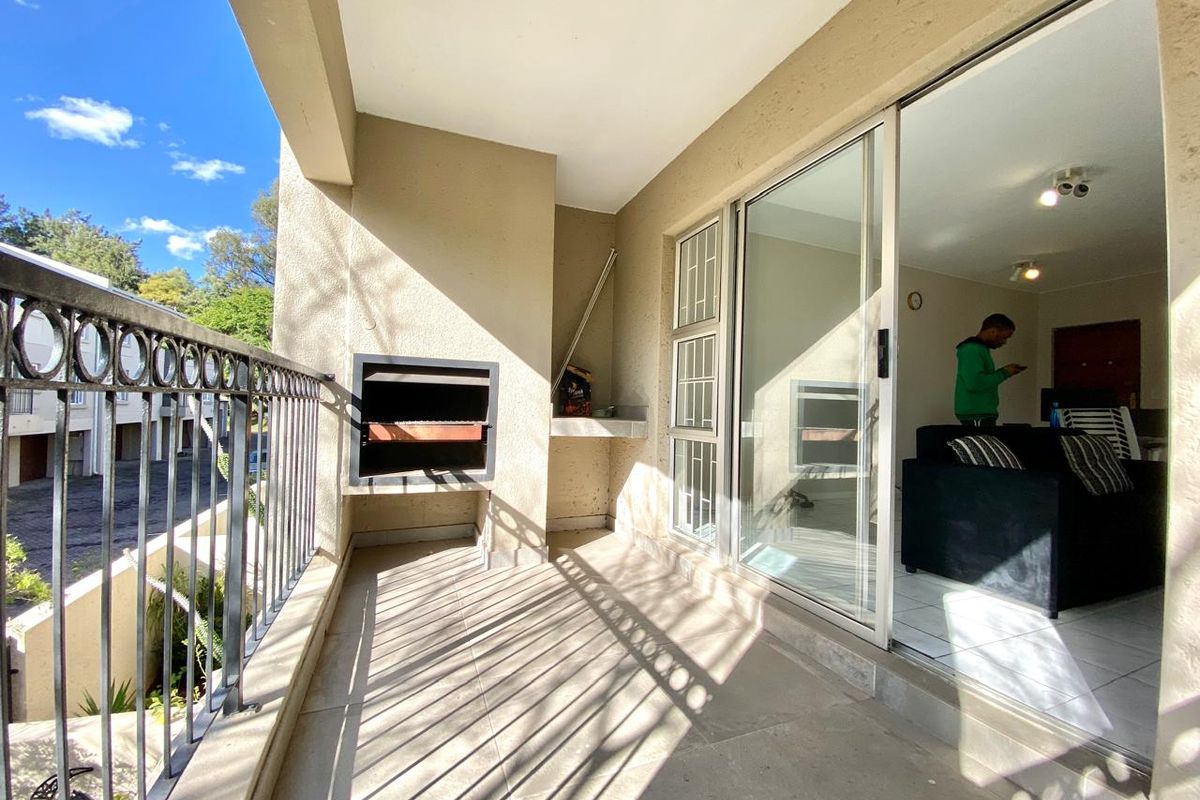 LOVELY SPACIOUS ONE BED NEAR HYDE PARK SHOPPING CENTRE - Photo 4