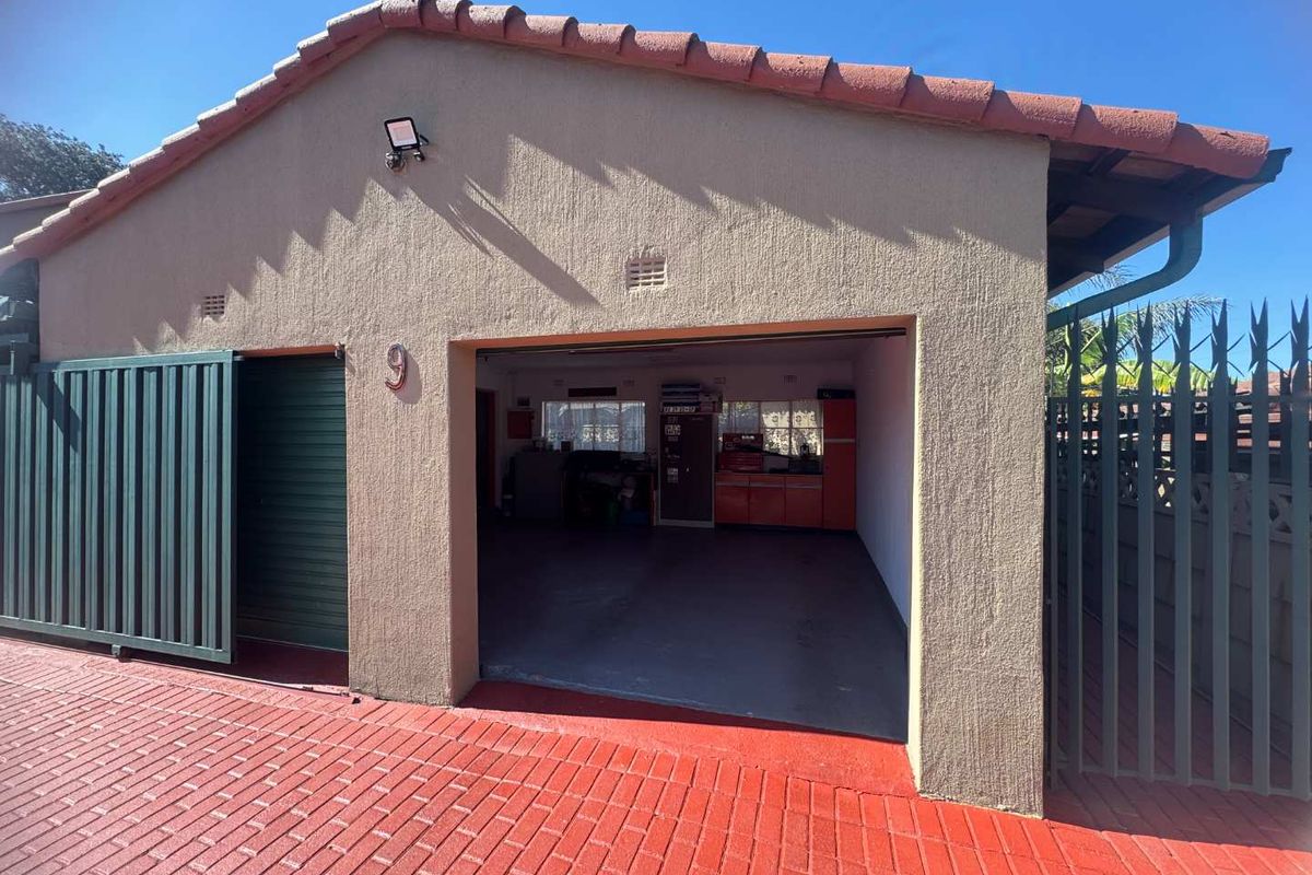 Family Home with Large Flatlet for Sale - Photo 2