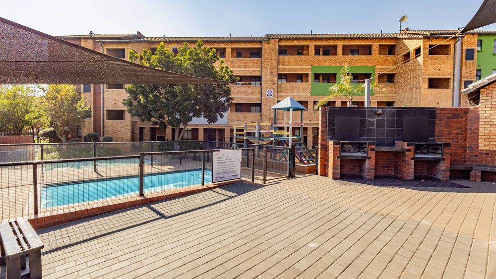 POOL AND BRAAI AREA
