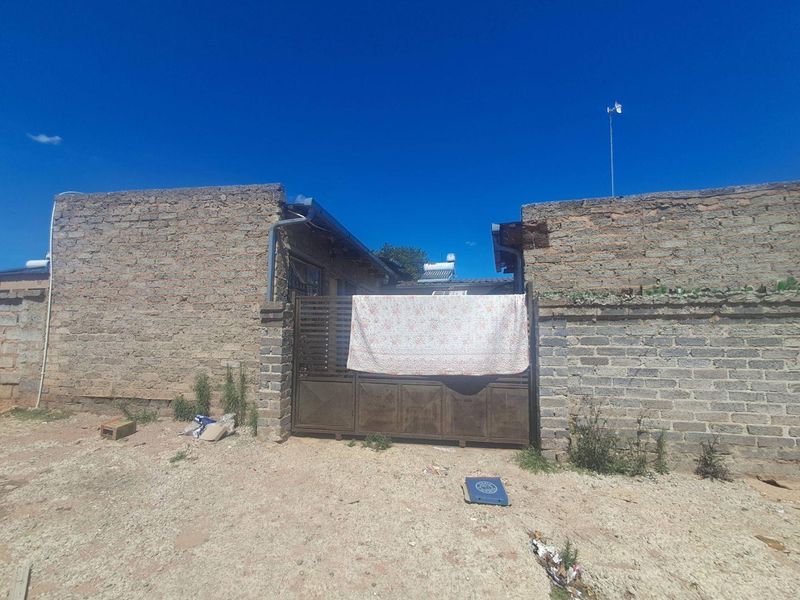 2 Bedroom House With 7 Outside Rooms In Esselen Park - Photo 9