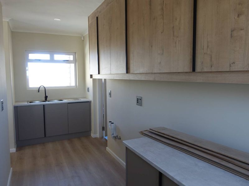 BRAND-NEW FAMILY HOME IN THE TRANQUIL ROSSMUND GOLF VILLAGE - Photo 8