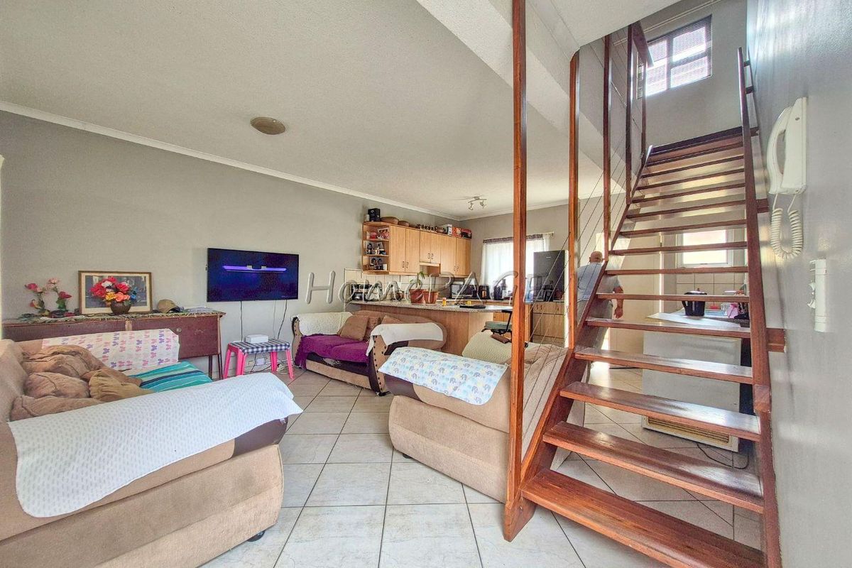 Hermes, Walvis Bay:  3 Bedr Townhouse In Mola Mola Complex is for sale - Photo 3