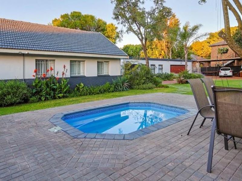 Sophisticated Family Living with Solar Excellence, Private Flatlet & Executive Workspaces - Photo 7