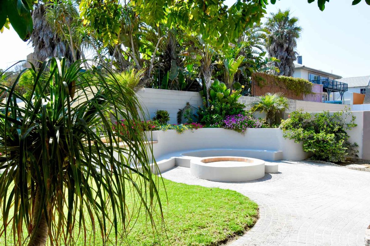 Spacious 4-Bedroom Family Home with Boma & Jacuzzi in prime location - Photo 2