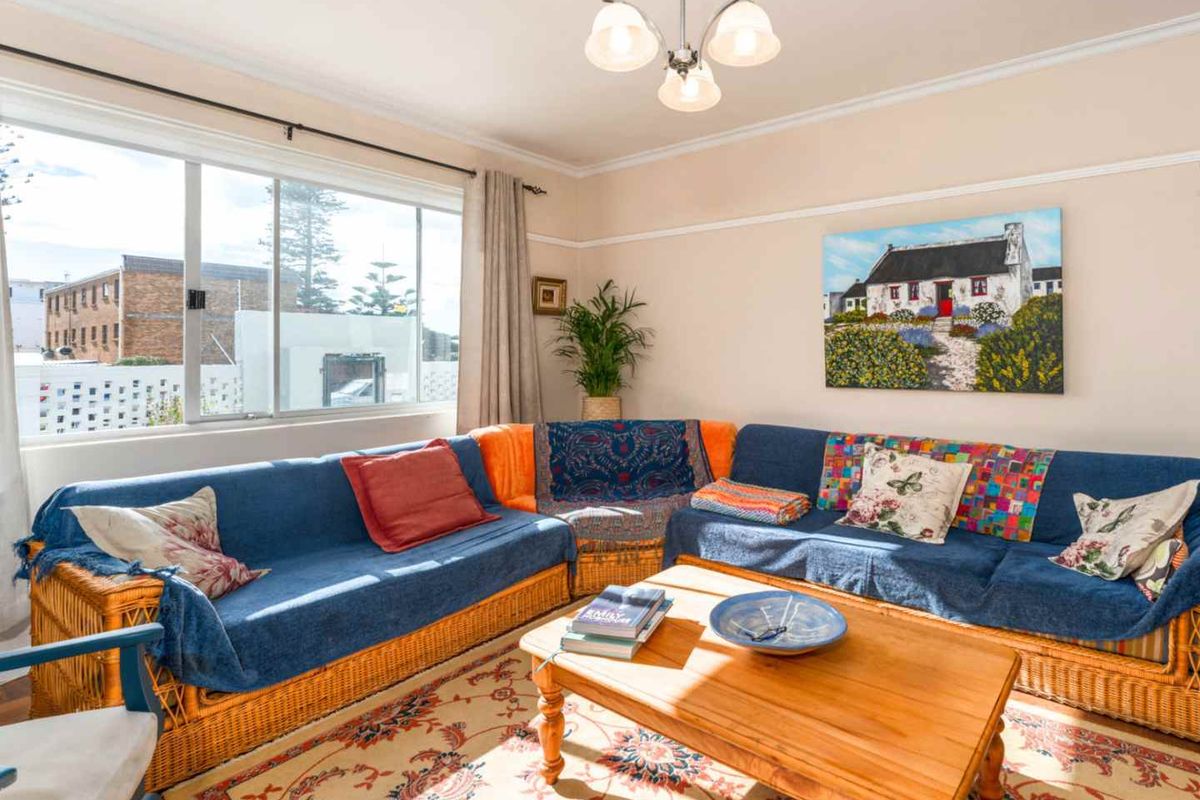 Your Warm and Sunny Coastal Sanctuary Near Muizenberg Beach - Photo 5