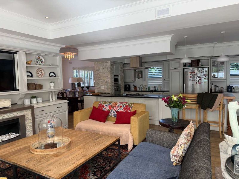 2 Bedroom Home in Constantia - Photo 3