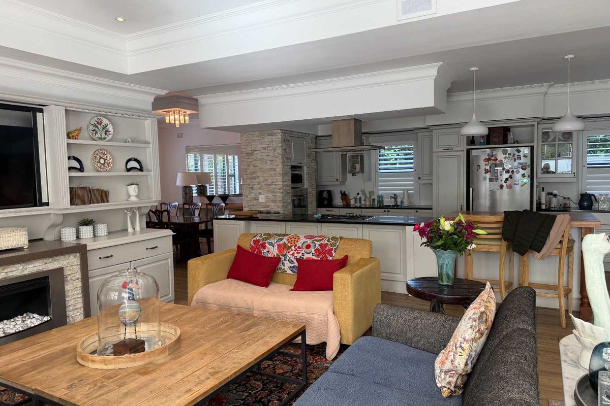 2 Bedroom Home in Constantia - Photo 3