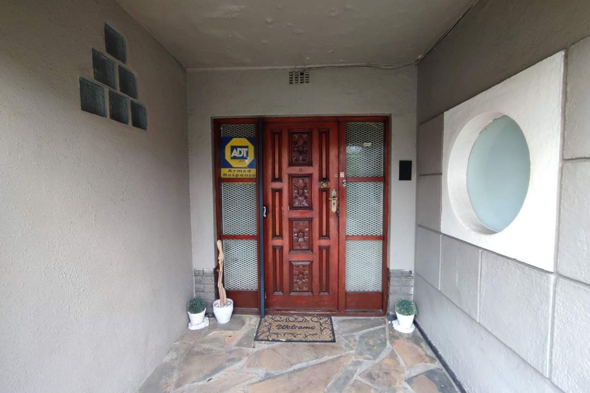 10 Bedroom House for Sale - Photo 2