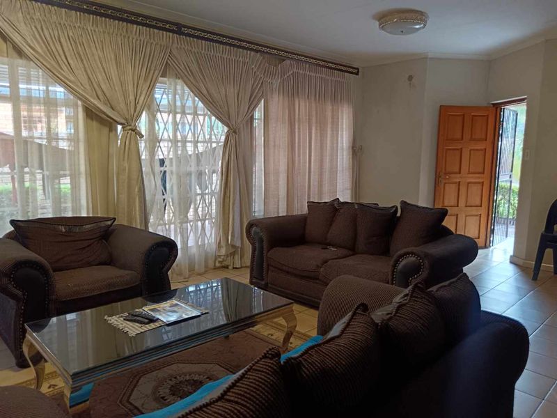 A beautiful family home in the heart of Ninapark - Photo 2