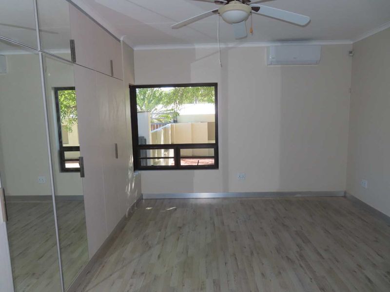Lovely family home in quiet street with garden and pool - Photo 9