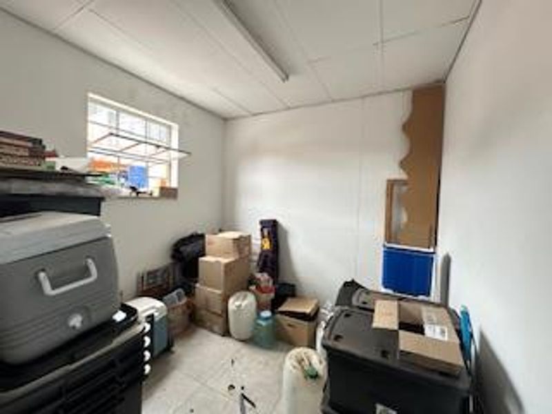 Prime 280m2 Retail Space in High-Traffic Pretoria North! - Photo 8