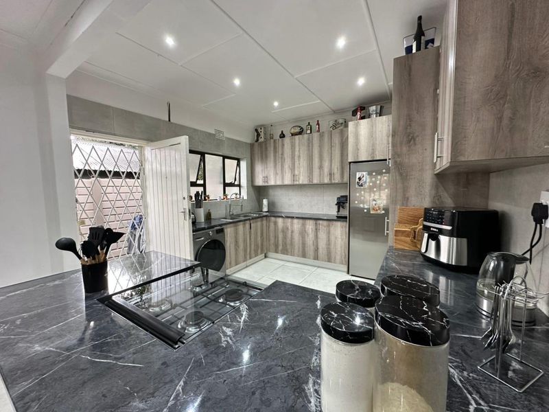 3 Bedroom House with Flatlet in Alberton North! - Photo 4