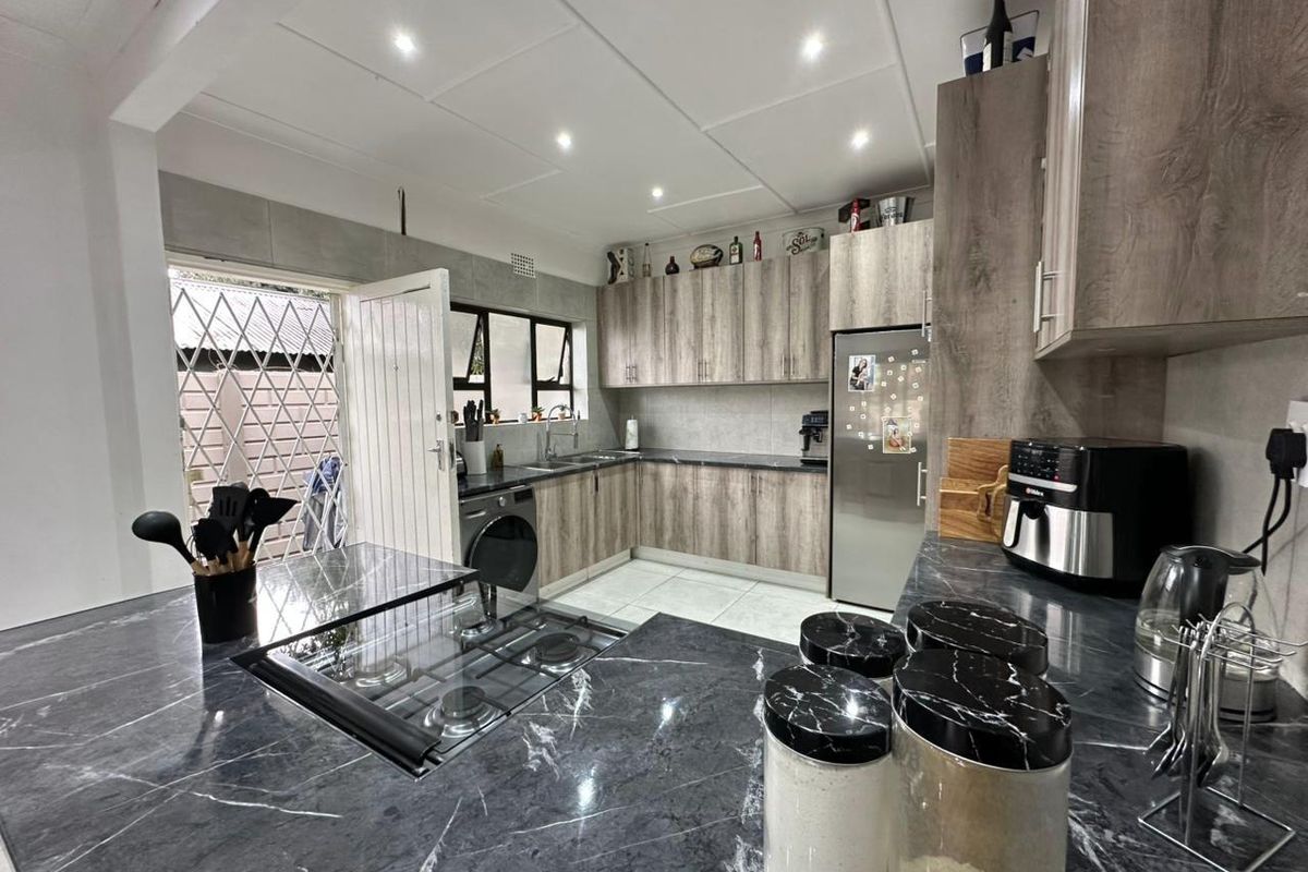 3 Bedroom House with Flatlet in Alberton North! - Photo 4