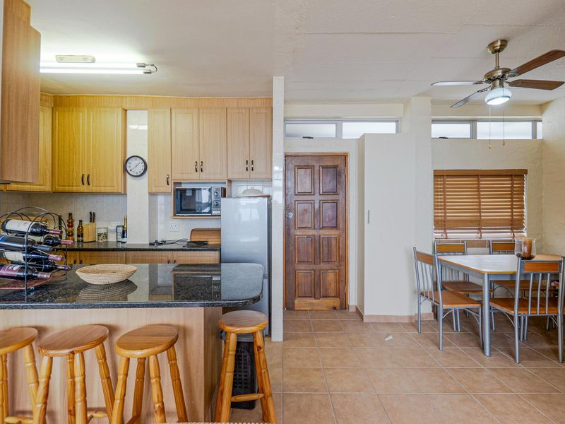 Seaview Apartment | Views from Bedrooms & Living Area | R9 000 - Photo 8