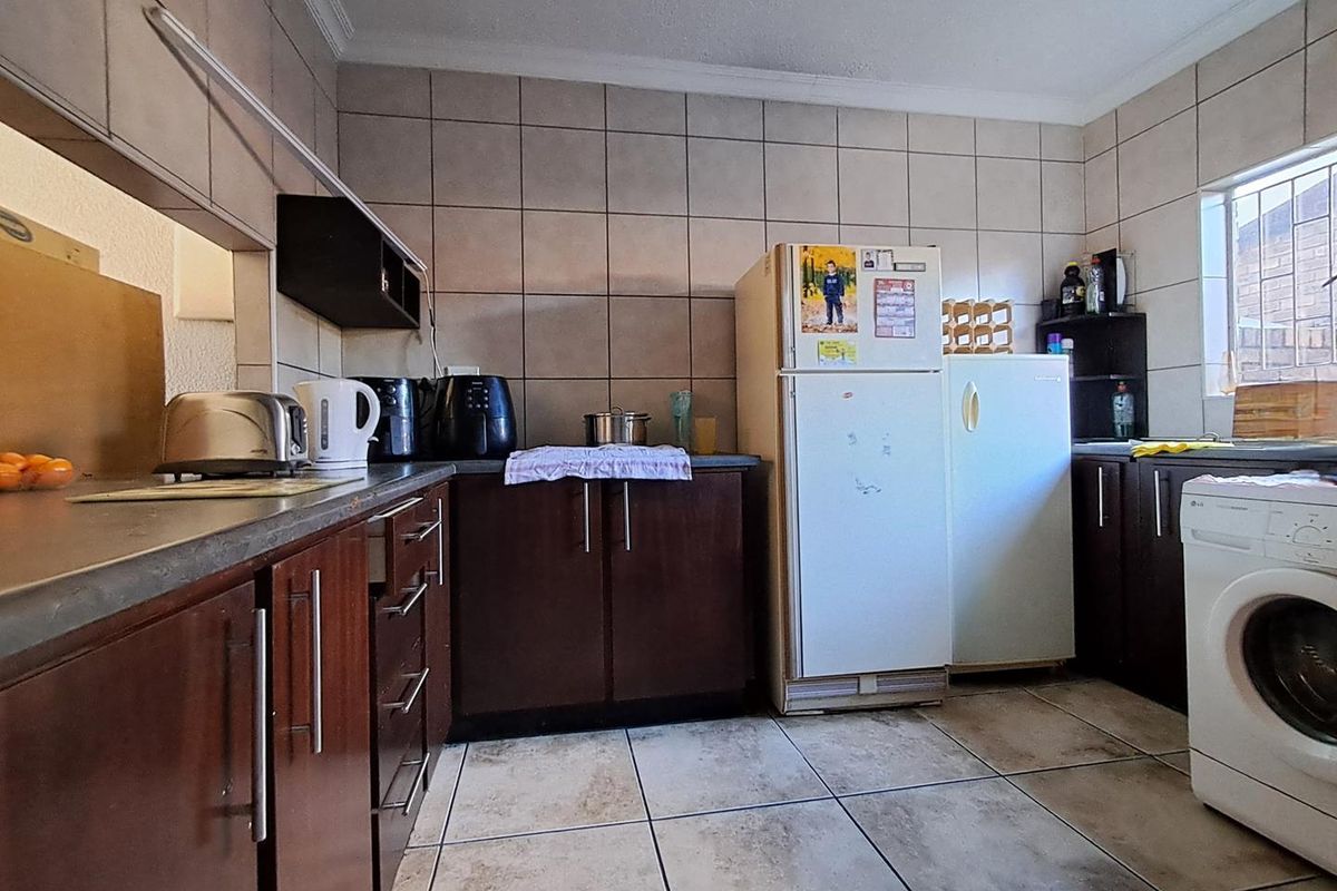 3 Bedroom Duplex Unit in Brackenhurst - Photo 3