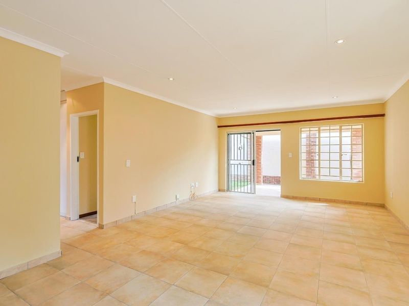 Beautiful 3-bedroom Simplex in The Wilds Estate - Photo 7