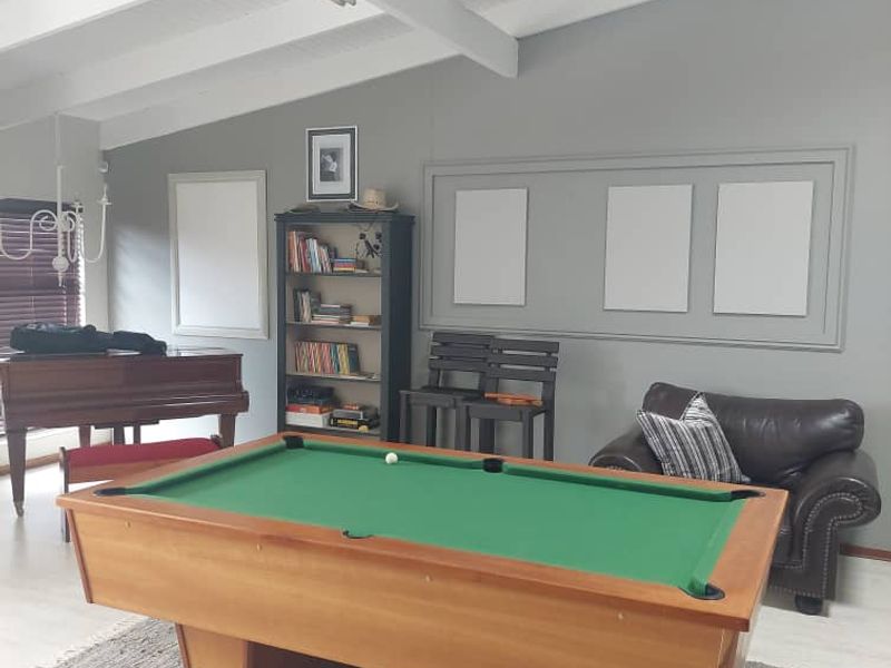 Stunning Corner Property with Dual Entrances - Ideal for Entertaining and Family Living - Photo 9