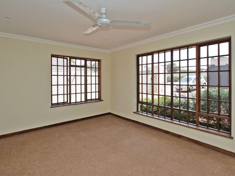 Pristine and Spacious Home - centrally located! - Photo 5