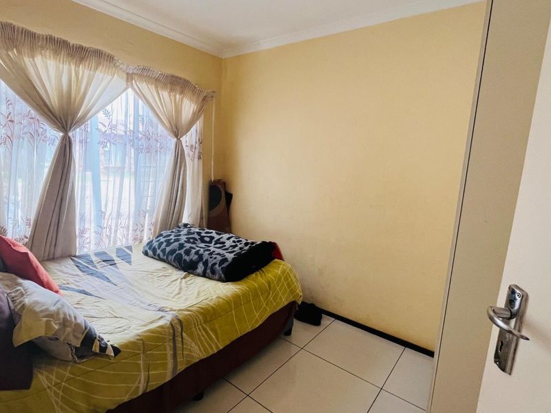 3-Bedroom Gem with Parking: Your Next Investment Awaits! - Photo 10