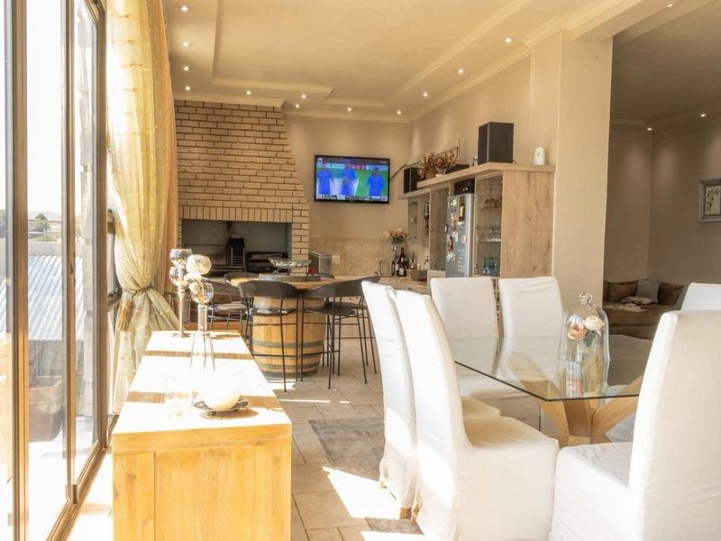 🏡 Beautiful Family Home in Highly-Sought Ludwigsdorf - Photo 6