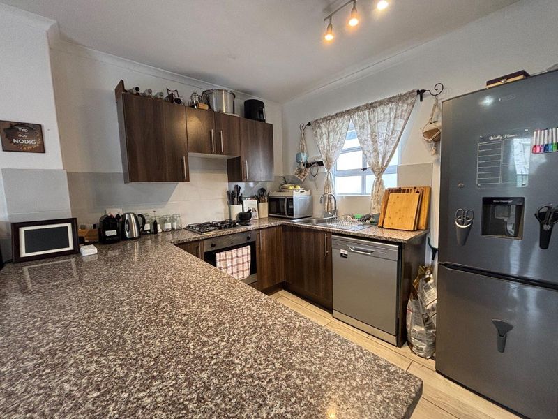 Neat 3 Bedroom Duplex - Photo 8